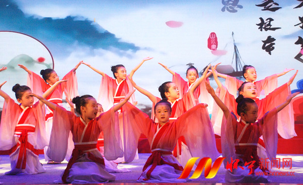 扣好人生第一?！翱圩印?JPG