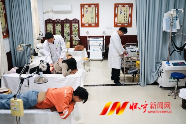 傳承中醫(yī) 服務為民.JPG